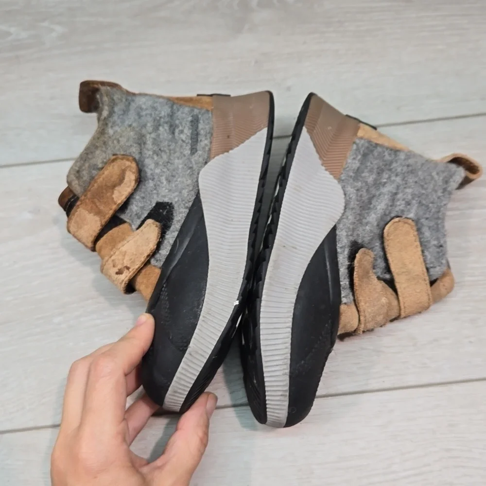 Sorel Kids Unisex Ankle Sneakers Waterproof Boots shoes sz 12 toddler